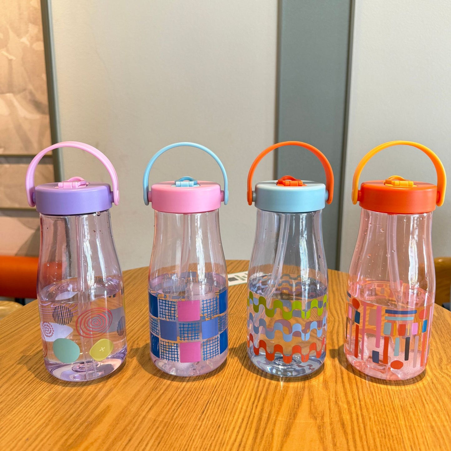 Damen kreative Trinkflasche mit Silikon-Trageschlaufe Brehn