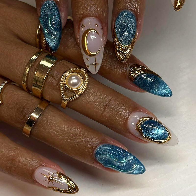 Künstlerisches Press-On Nagelkunstset mit goldenen Akzenten Brehn