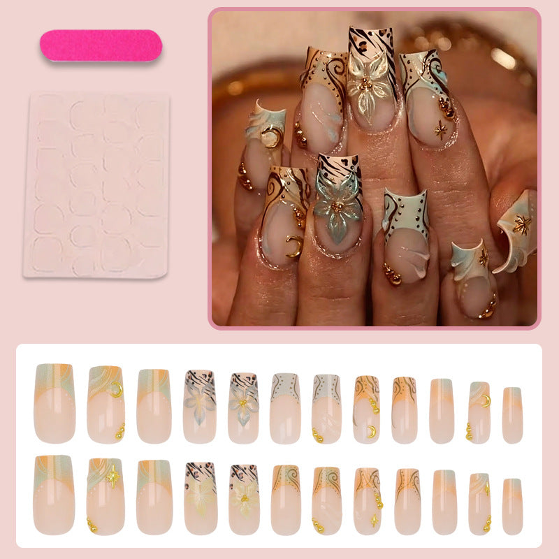 Kunstnagelset mit eleganten floralen und geometrischen Akzenten Brehn