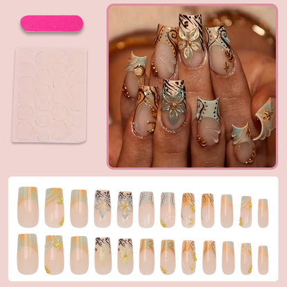 Kunstnagelset mit eleganten floralen und geometrischen Akzenten Brehn