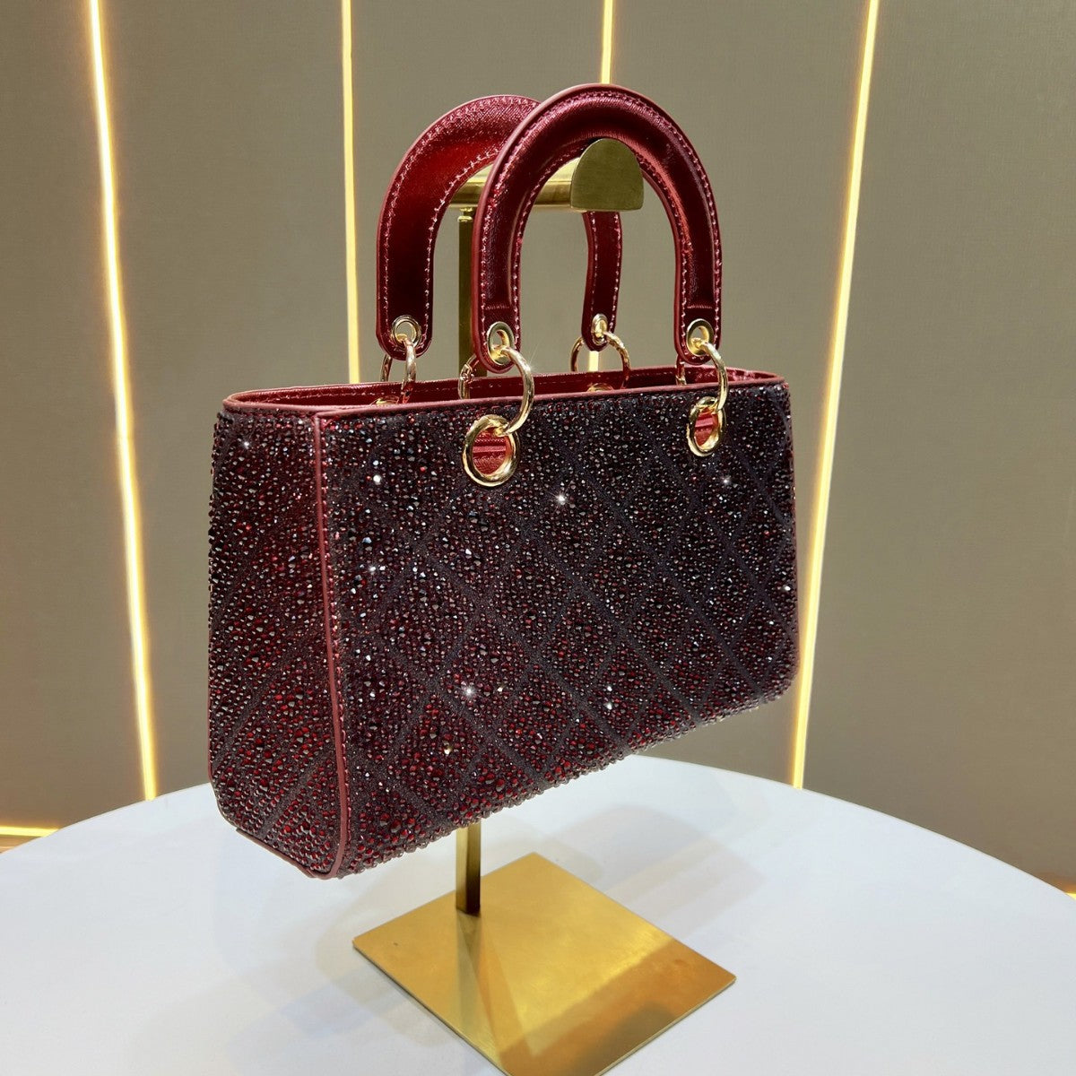 Elegante Handtasche mit Strassverzierung
