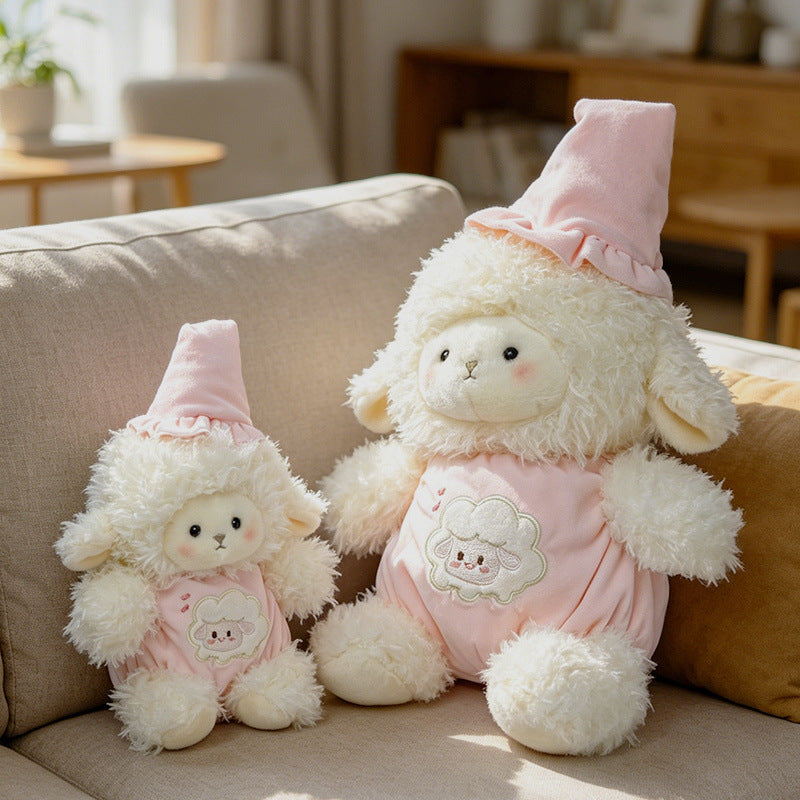 Plüsch Lamm Kuscheltier mit gesticktem Overall und Schlafmütze Brehn