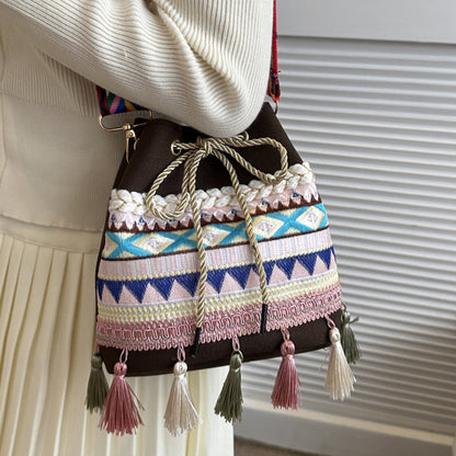 Bestickte Festival-Kordelzugtasche