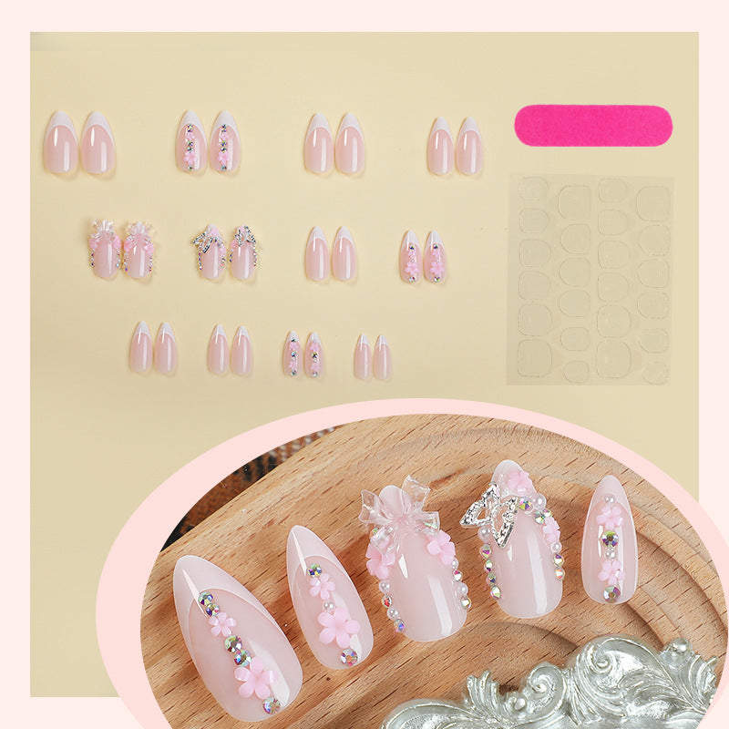 Kreatives Kunstnagelset mit verspielten Blüten- und Glitzerakzenten Brehn