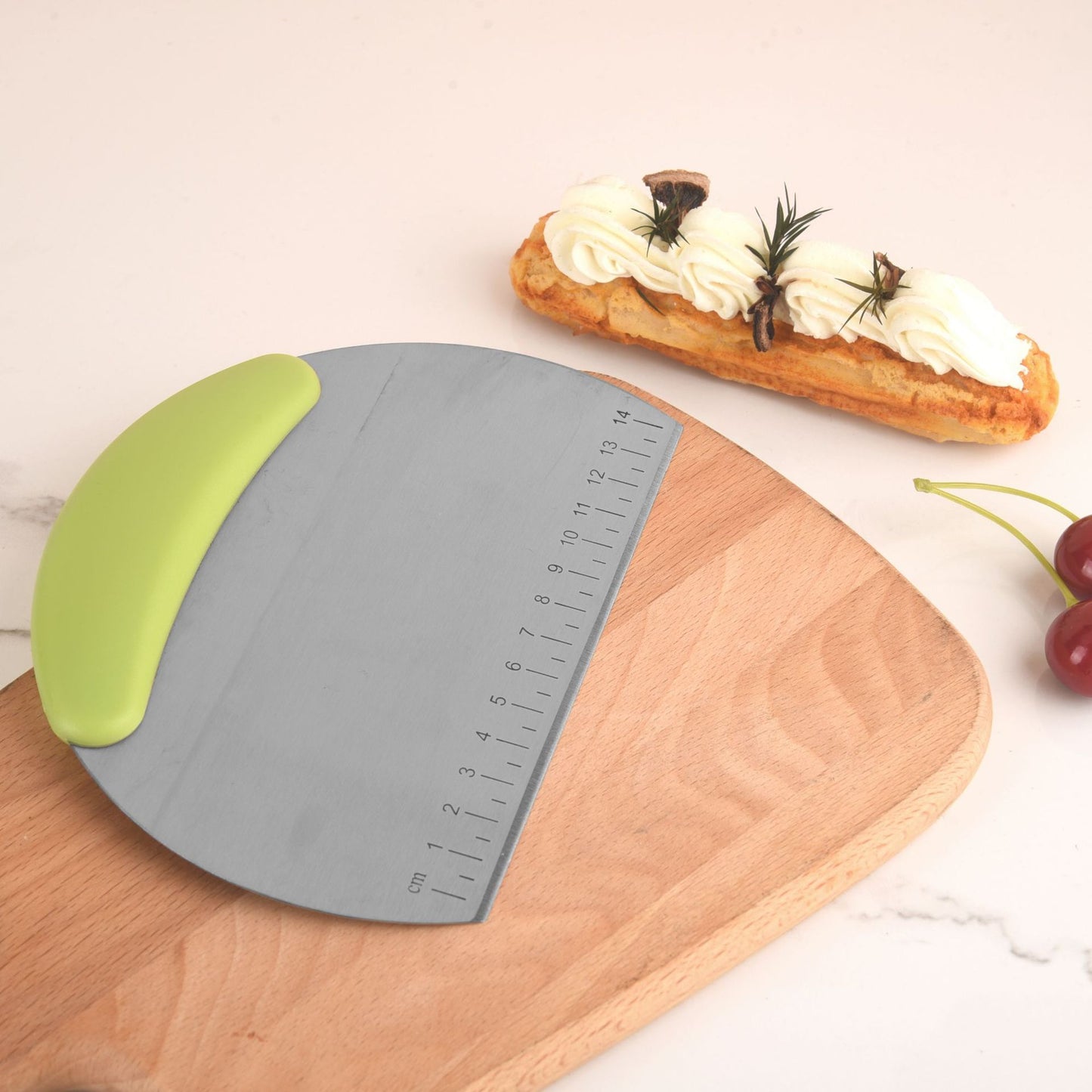 Ergonomischer Teigschaber Aus Edelstahl mit Integrierter Messskala Brehn