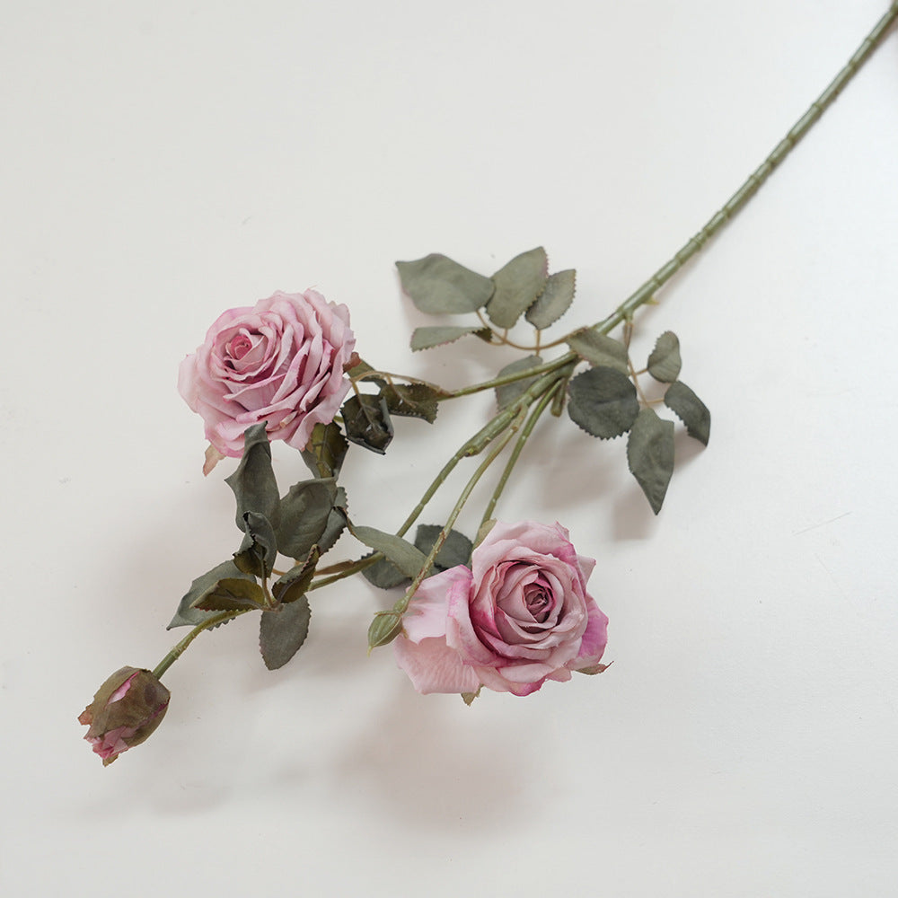 Realistische Blumenstammdekoration