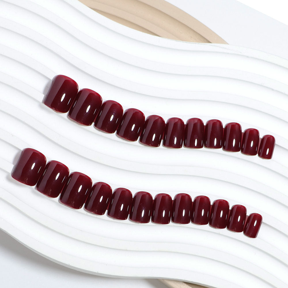Glänzendes Press-On Nagelset mit eleganter Form Brehn