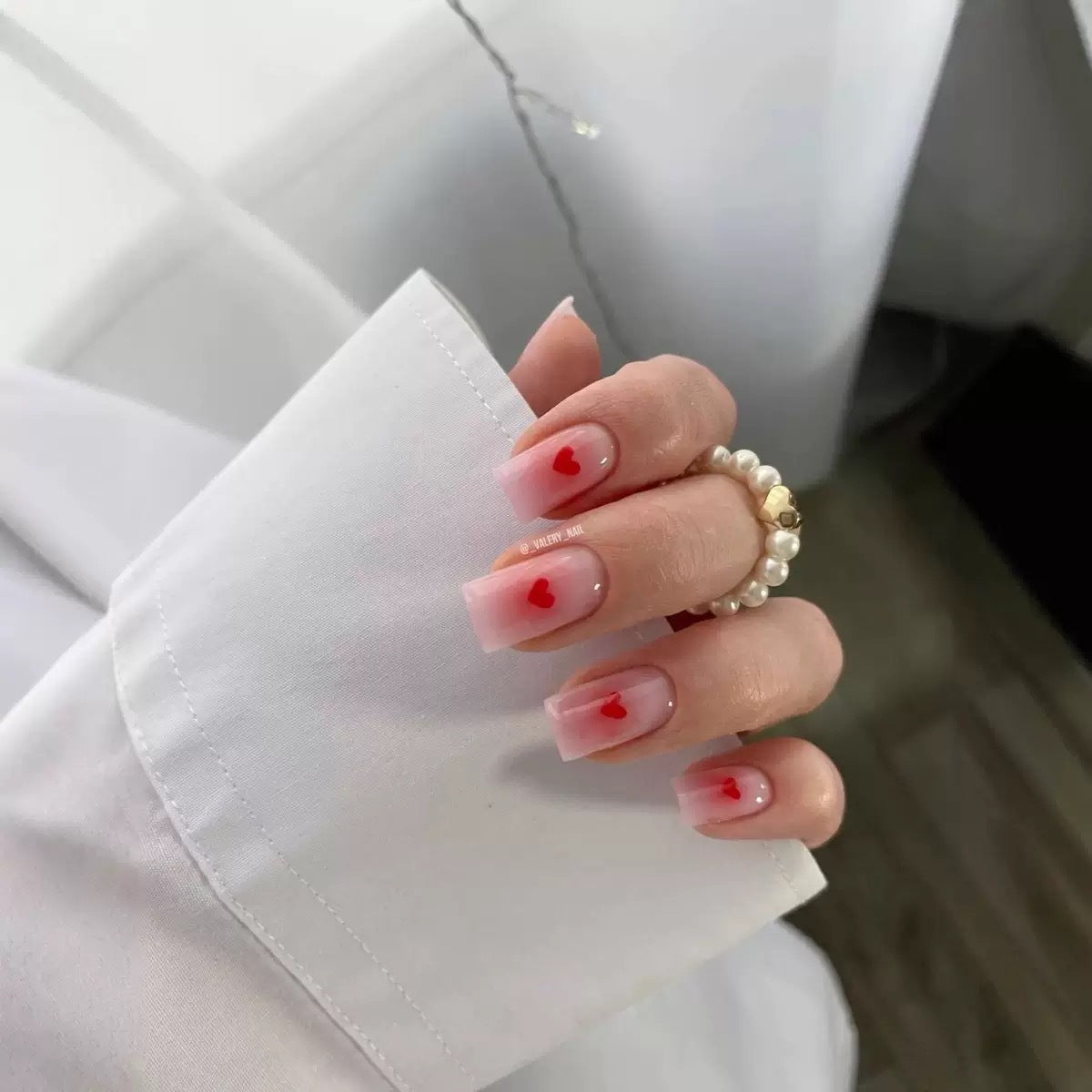 Kunstnagel-Set mit romantischen Herzmotiven Brehn