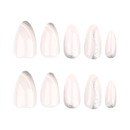 Kunstvolle Nageldesigns mit schimmernden Akzenten Brehn