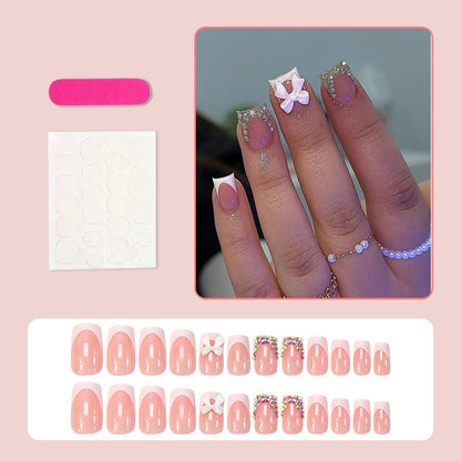 Kunstnagelset mit glamourösen Verzierungen Brehn