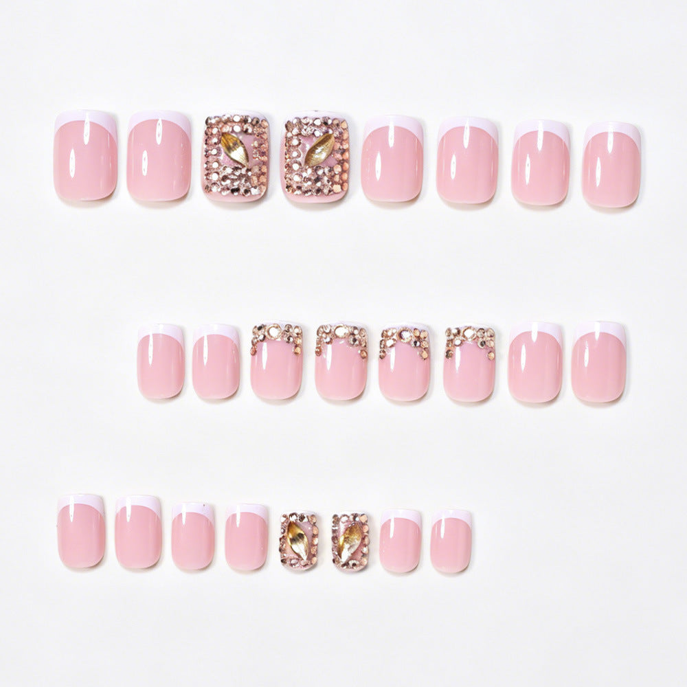 Elegante dekorative Press-On Nagelkunst Brehn