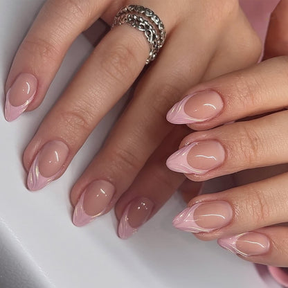 Nagelkunst im eleganten French-Tip Design Brehn