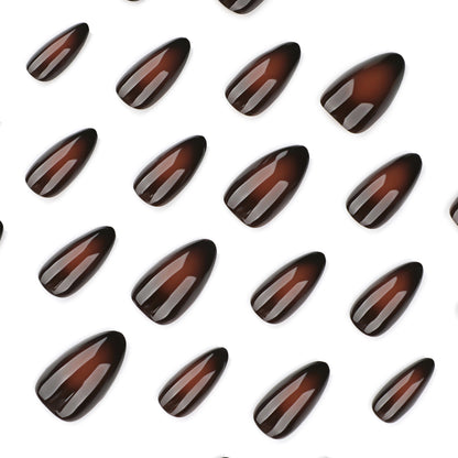 Kunstvolle Stiletto-Nägel mit glänzendem Finish Brehn