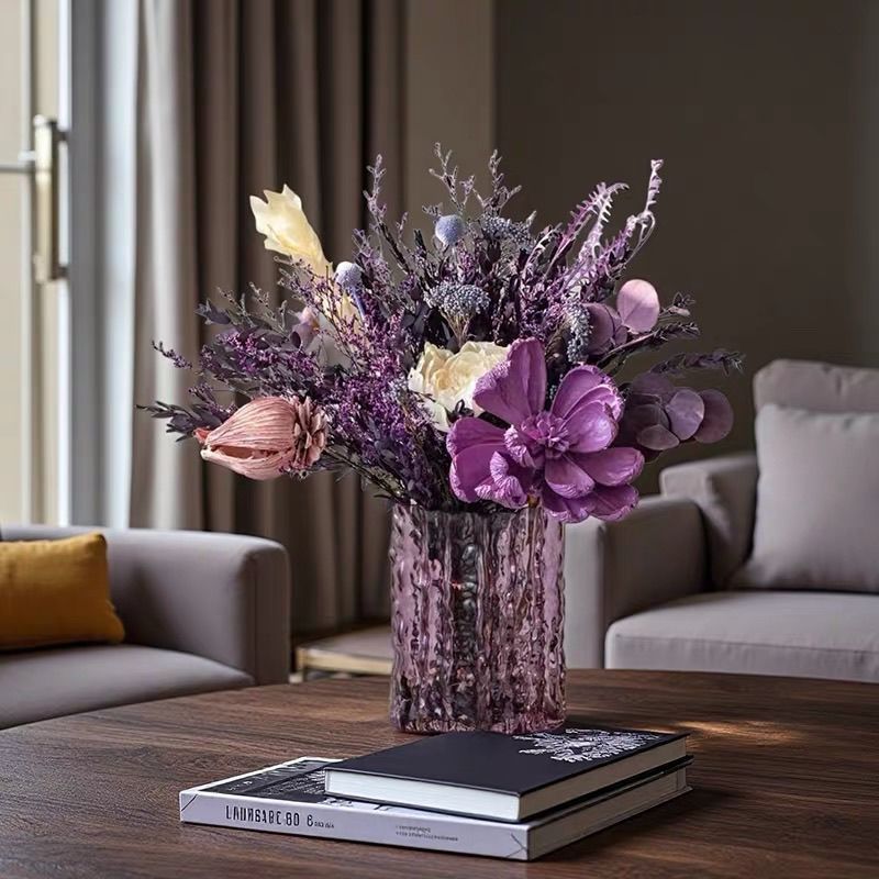 Elegante getrocknete Blumenarrangement-Darstellung