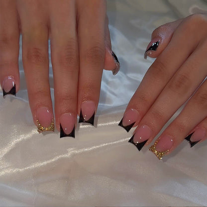 Kunstnagelset mit elegantem französischem Design und glamourösen Akzenten Brehn