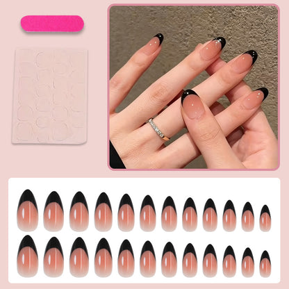 Kunstnagelset mit elegantem French-Tipp und schimmernden Akzenten Brehn