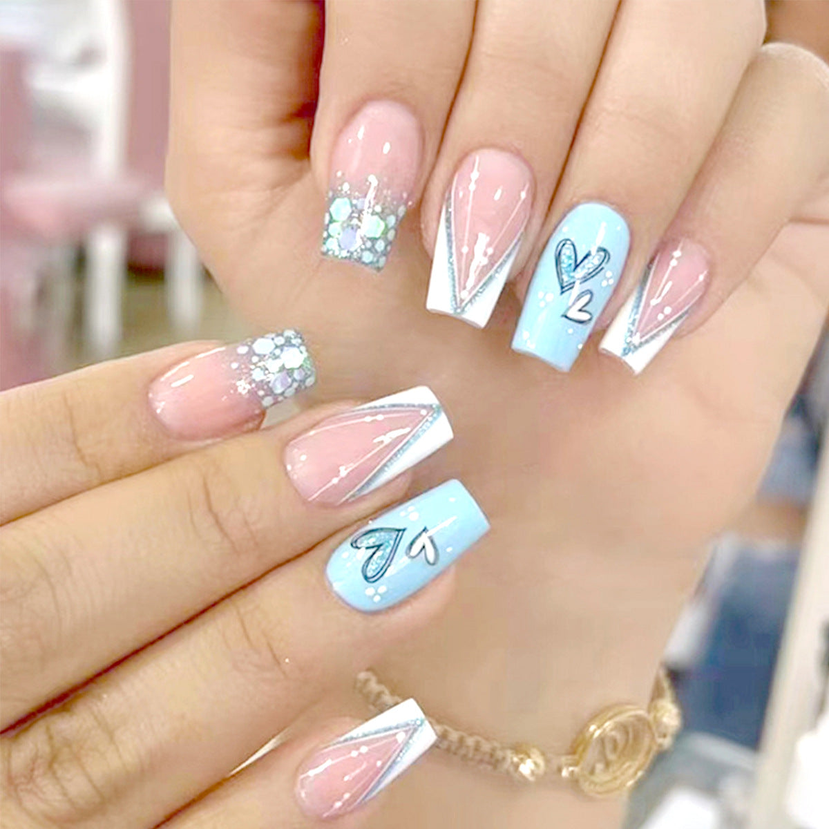 Herz-inspiriertes Press-On Nagelkunst-Set Brehn