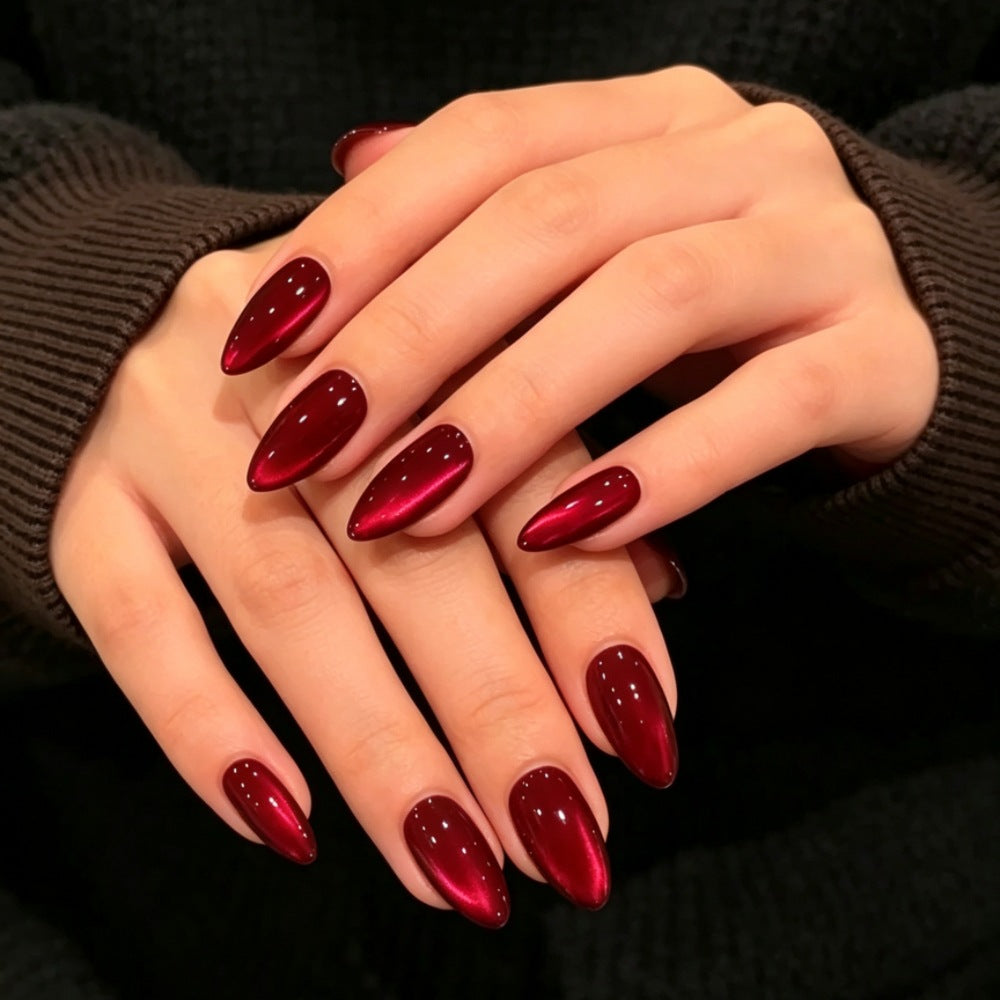 Kunstnägel mit Hochglanz-Finish und Eleganter Form Brehn