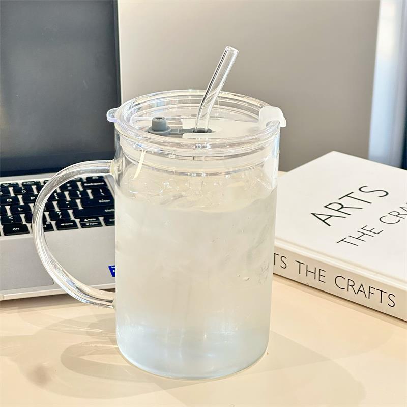 Damen isolierte Trinkflasche mit innovativem Silikon-Strohhalm und hygienischem Auslaufschutz Brehn