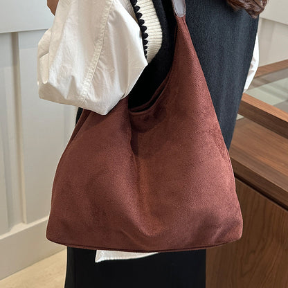 Minimalistische Wildleder Schultertasche