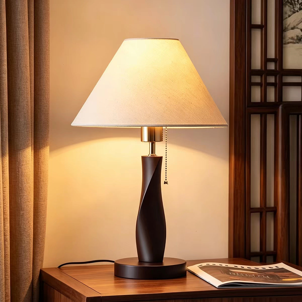 Elegante gedrehte Basistischlampe