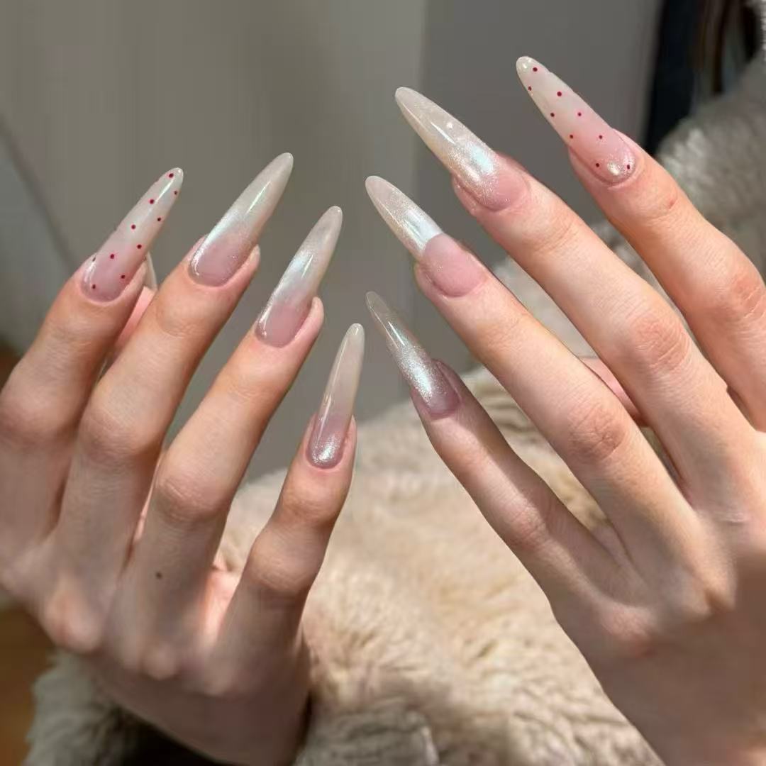Künstlerische Lange Stiletto-Nagelverzierungen Brehn