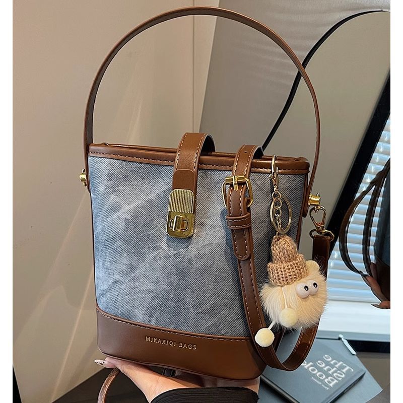 Elegante Strukturierte Eimer Tasche Brehn