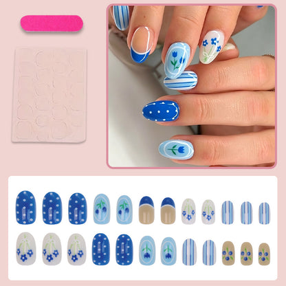 Kunstnagelset mit floralen und gestreiften Designs Brehn