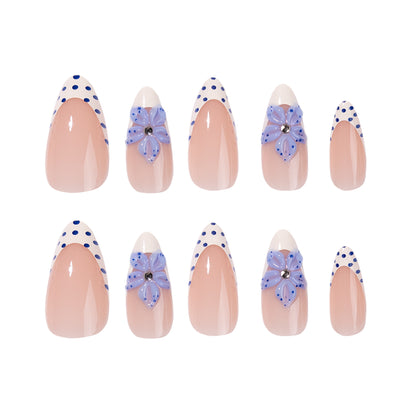 Kunstvolle Stiletto-Nägel mit floralem Design Brehn