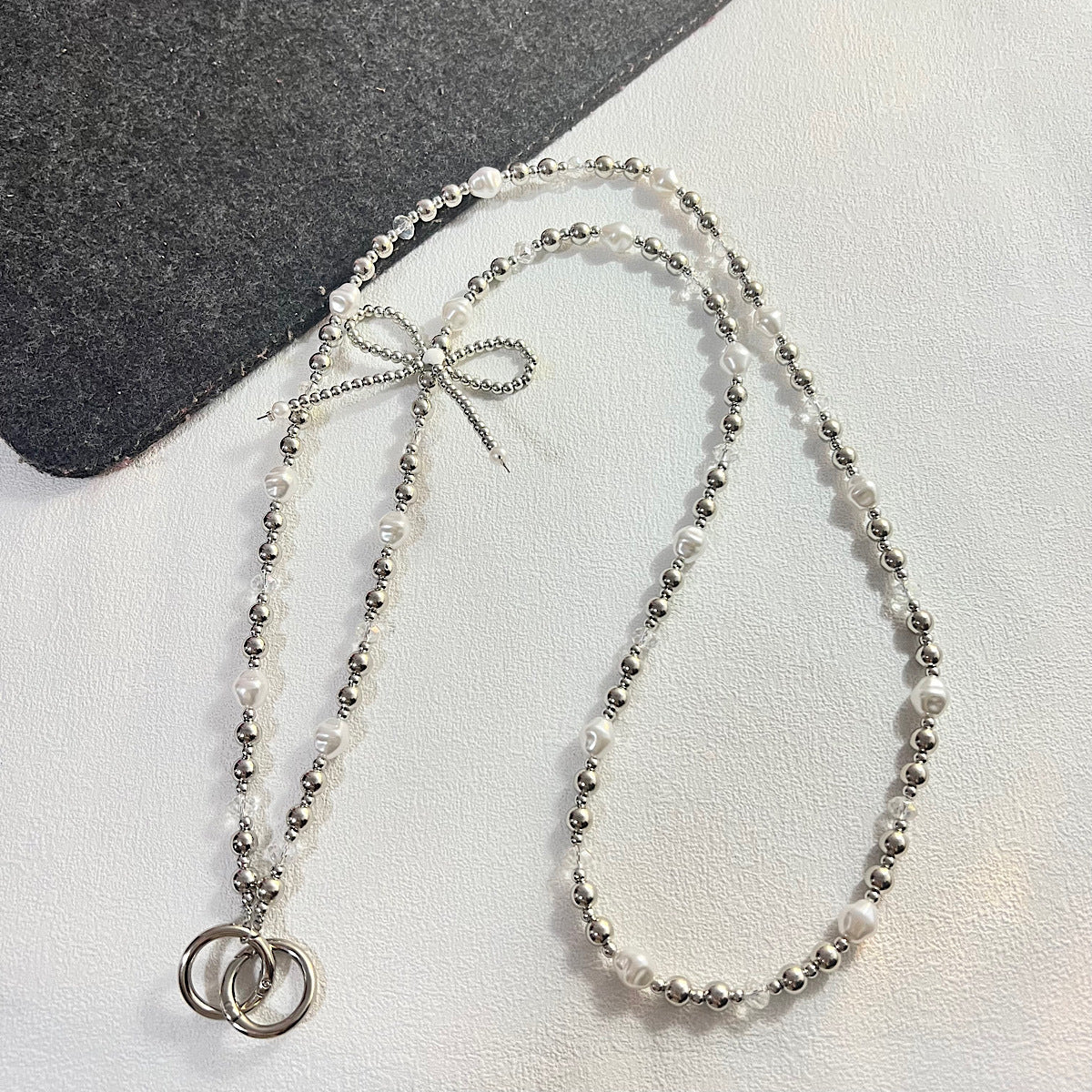 Elegante Perlen- und Silberkette Brehn