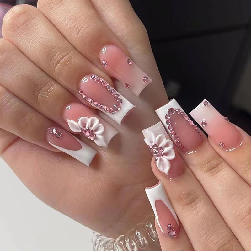 Blumenverzierte Press-On-Nagelspitzen Brehn
