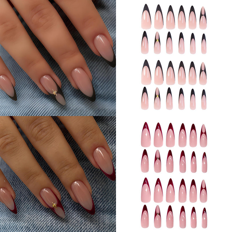 Kunstnagelset mit elegantem French-Tipp und dekorativen Akzenten Brehn
