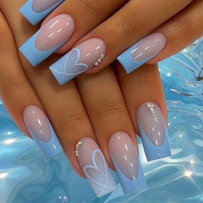 Kunstnagelset mit romantischen Herz-Designs und glamourösen Akzenten Brehn