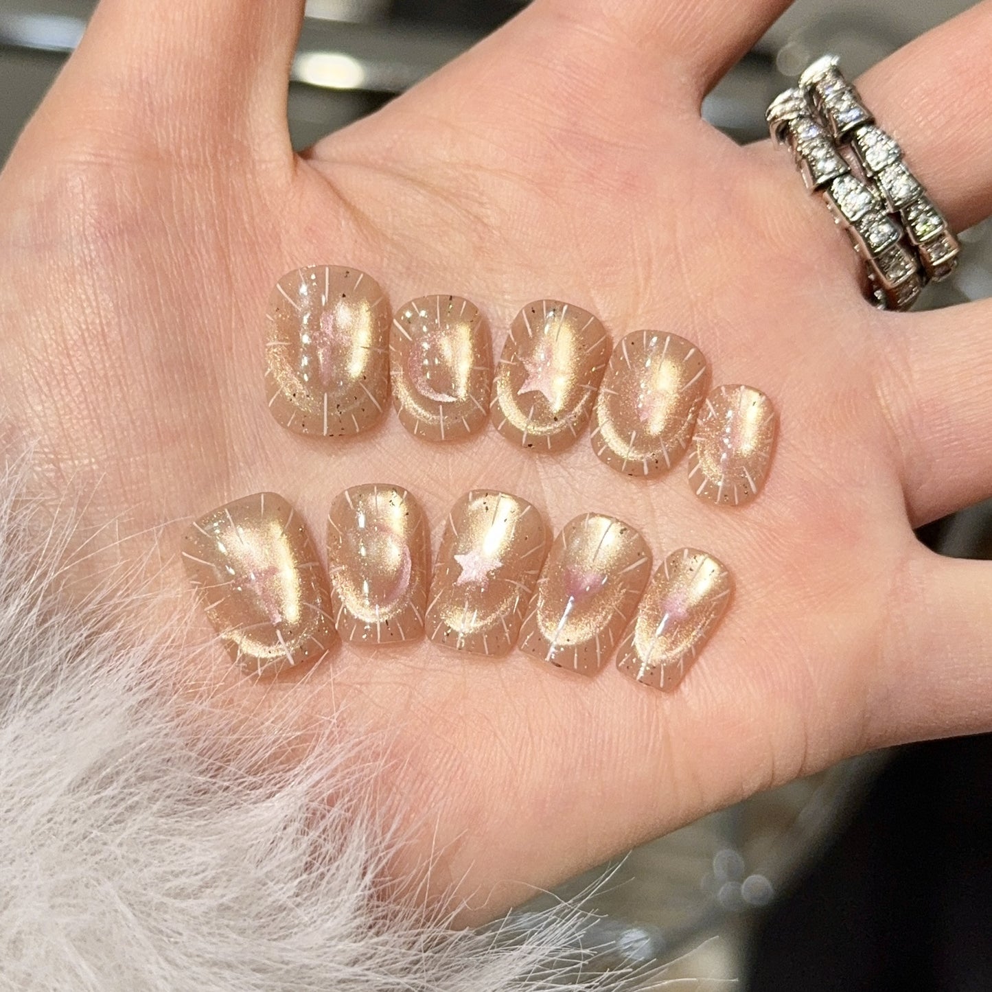 Glänzende Kunstnagelspitzen mit Romantischem Schimmer Brehn