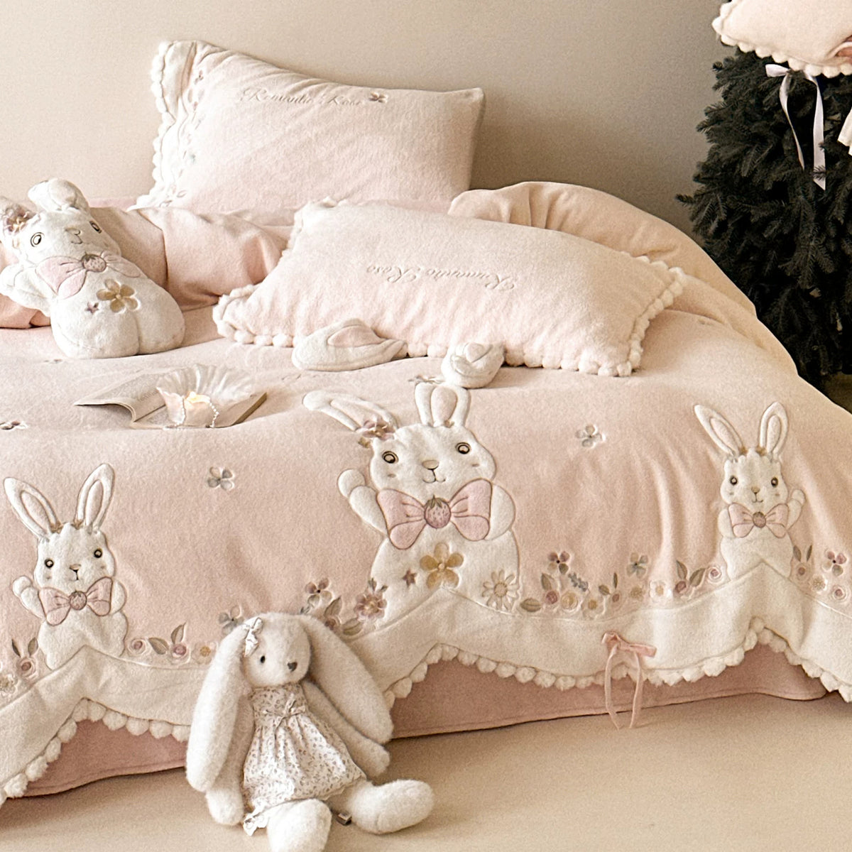 Plüsch gestepptes Bunny Applikation Bettbezugset mit Pom-Pom Besatz