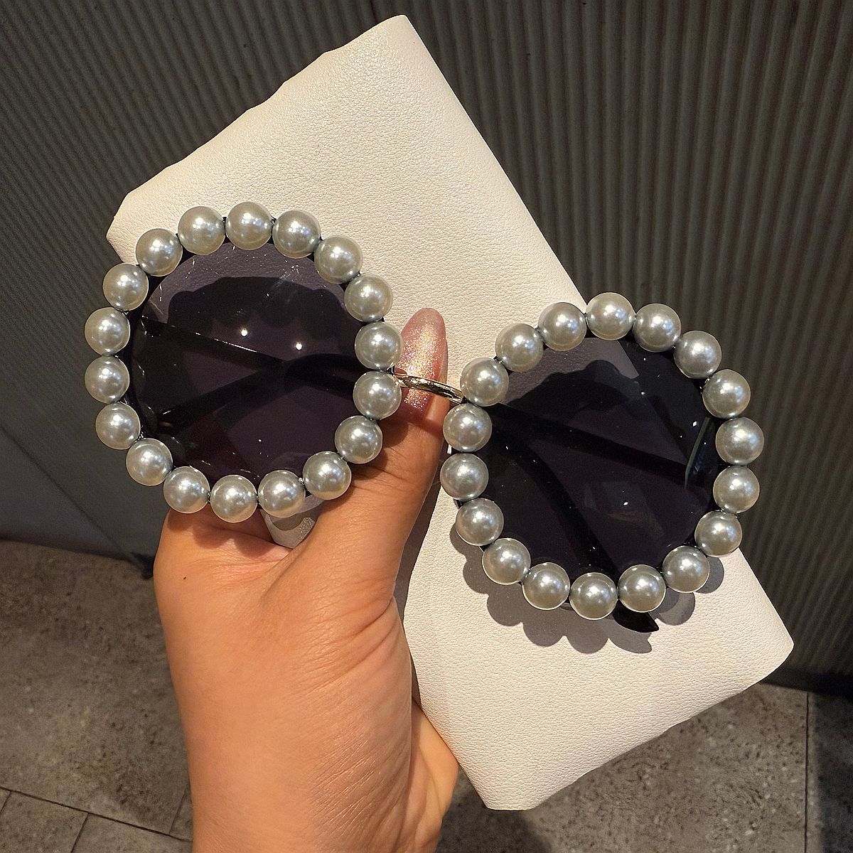 Damen elegante Vintage-Sonnenbrille mit Perlenbesatz Brehn