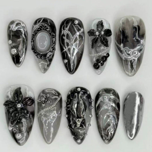 Künstliche Nagelspitzen mit glamourösem Schwarz-Weiß-Design Brehn