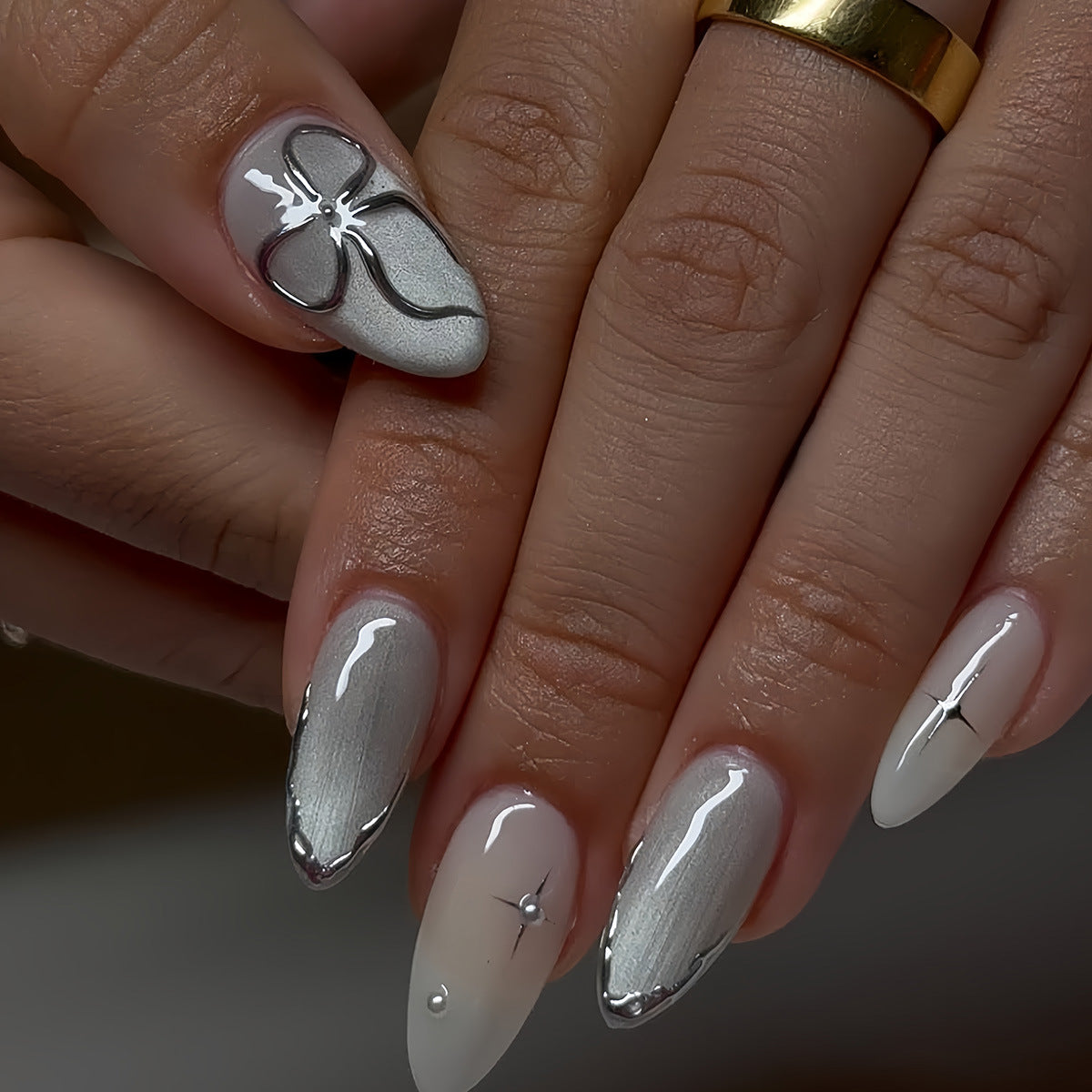 Elegante Stiletto Press-On Nagelkunst mit glänzendem Finish Brehn