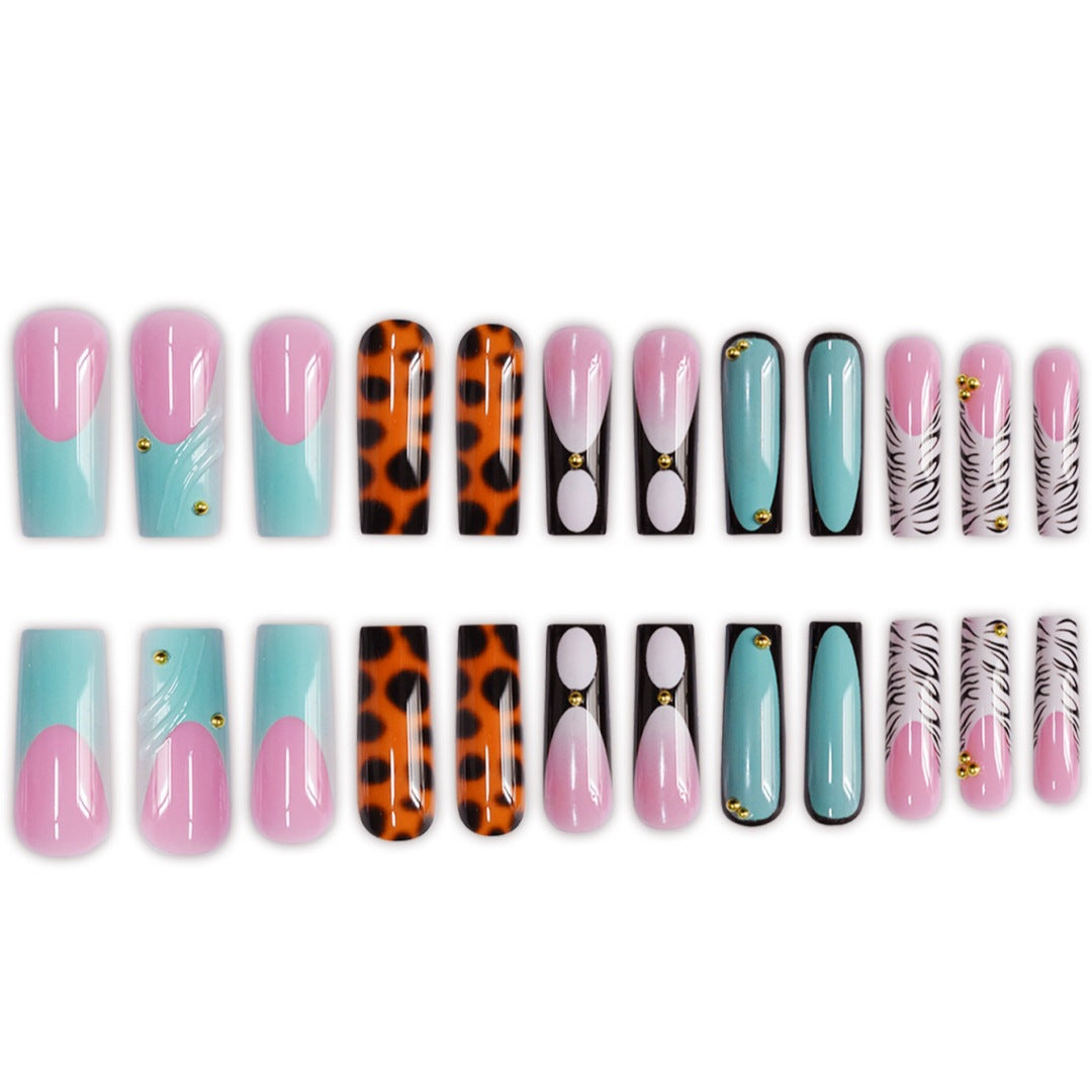 Künstlerisches Press-On Nagelkunst Set Brehn