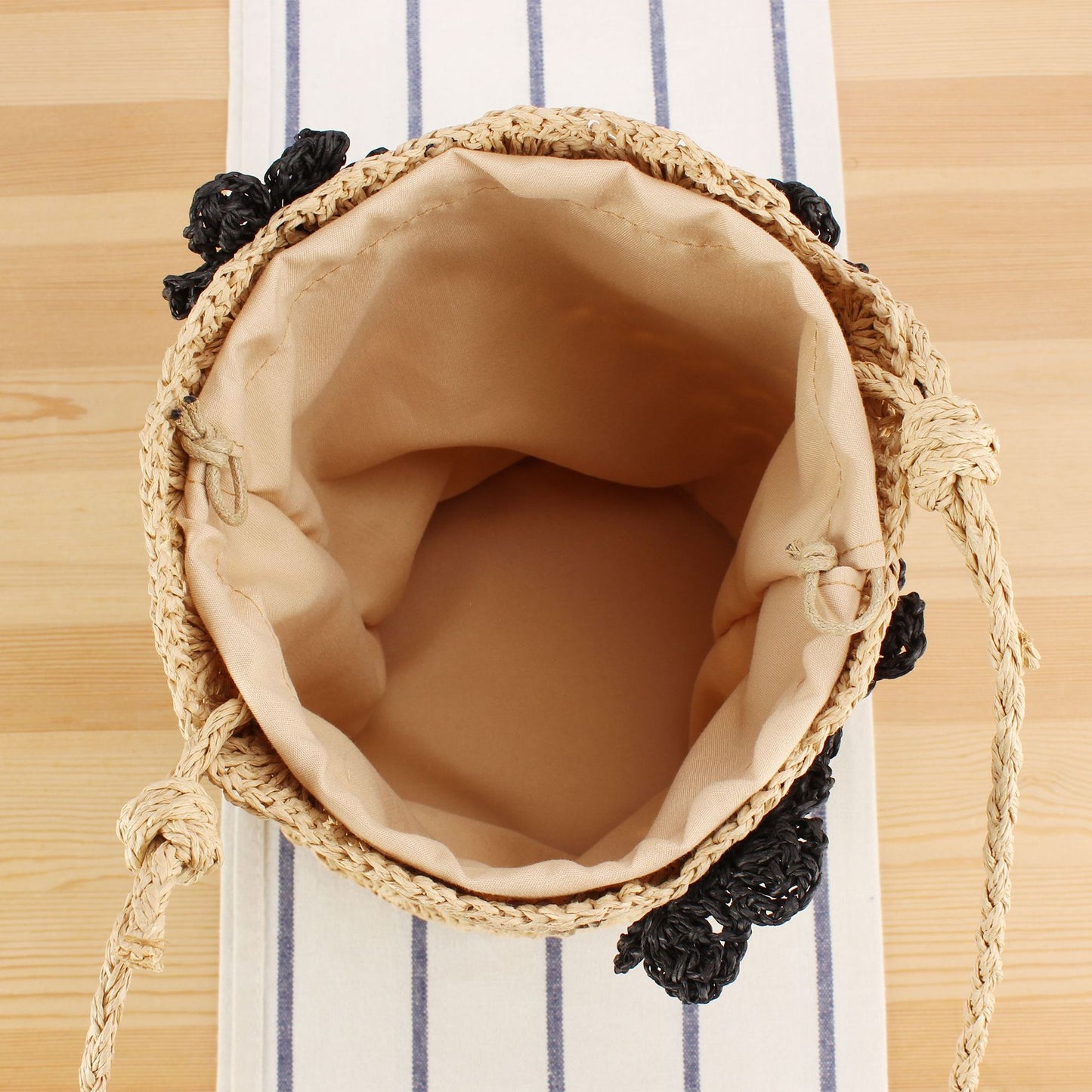 Handtasche Aus Handgeknüpftem Naturmaterial mit Floraler Applikation Brehn