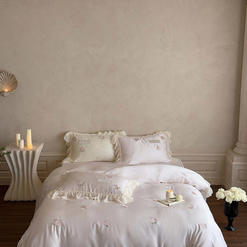 Wendbare Baumwollsatin Rose bestickte Volant Bettwäsche Set mit Rüschenshams und verdecktem Verschluss