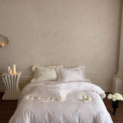 Wendbare Baumwollsatin Rose bestickte Volant Bettwäsche Set mit Rüschenshams und verdecktem Verschluss