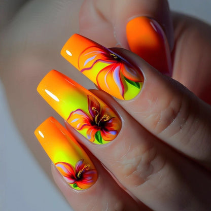 Kreative Nagelkunst mit Exotischem Blattdesign Brehn