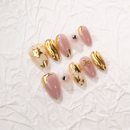 Dekoratives Press-On Nagelkunst-Set mit goldenen Akzenten Brehn