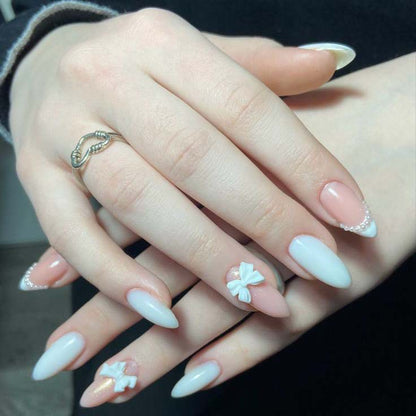 Elegante Mandelform Press-On Nagelkunst