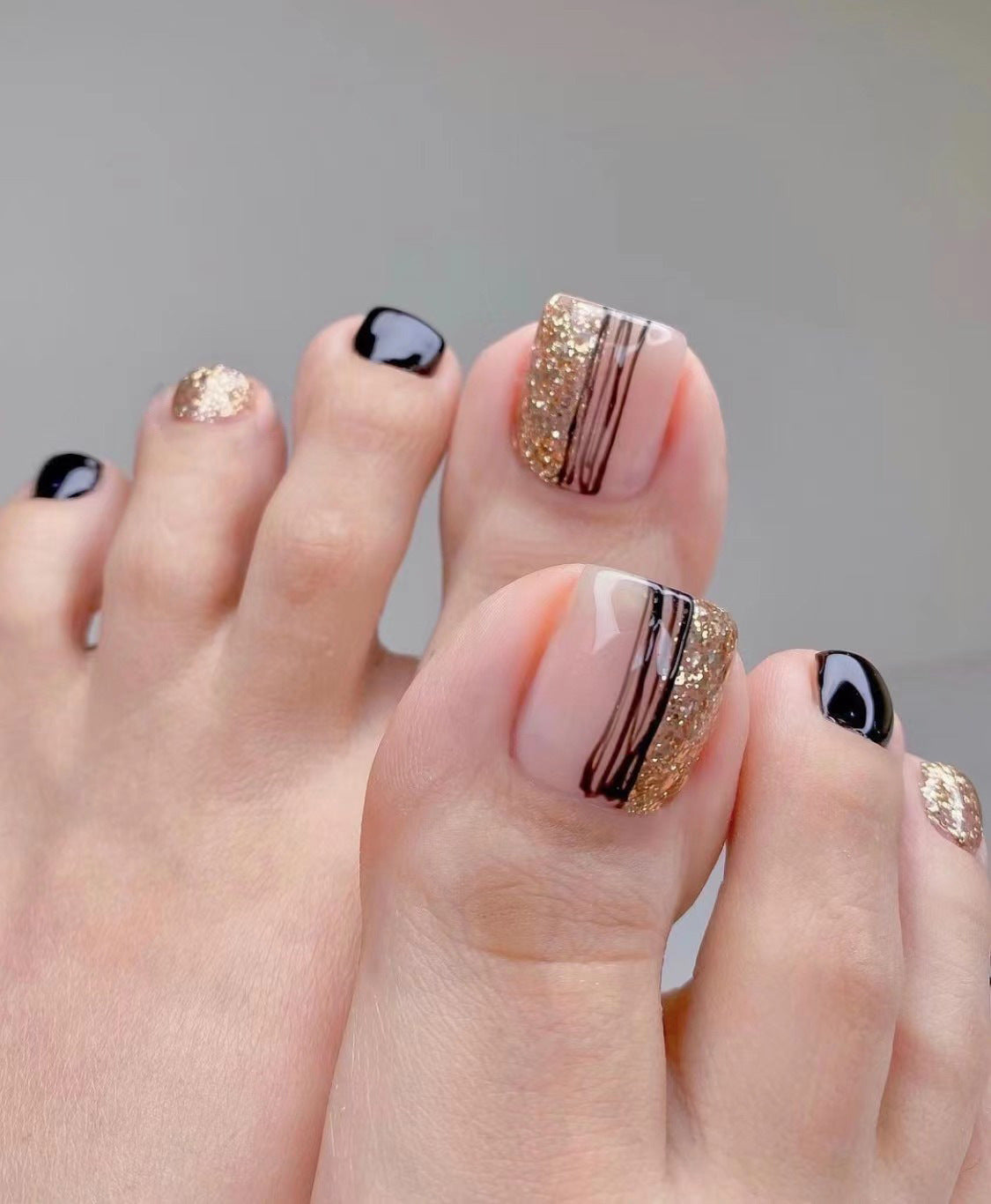 Kunstvolle Fußnagelgestaltung mit Göttlichem Schmetterlingsdesign Brehn