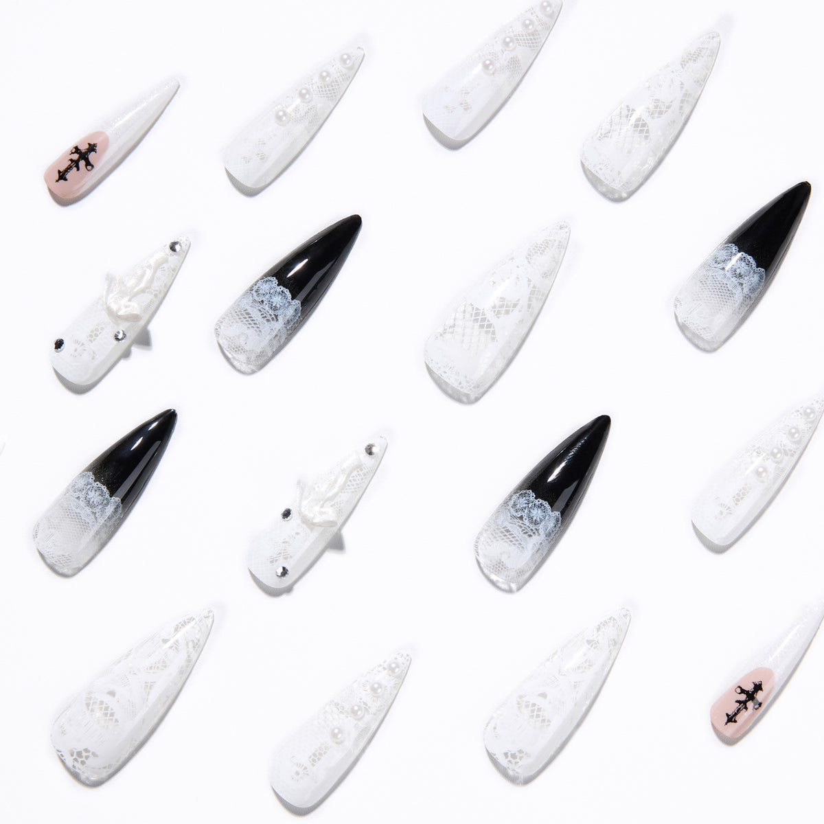 Kunstvolle Stiletto-Nägel mit einzigartigen 3D-Elementen und Glitzerakzenten Brehn