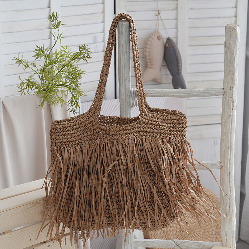 Trendige Basttasche mit Fransigen Details Brehn