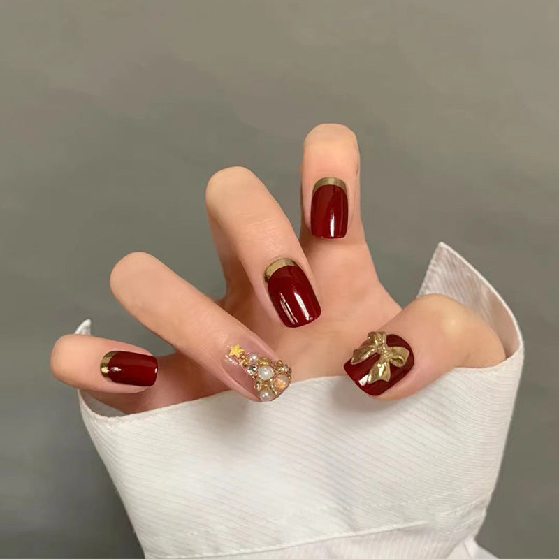 Glamouröse Kunstnägel mit funkelnden Akzenten Brehn