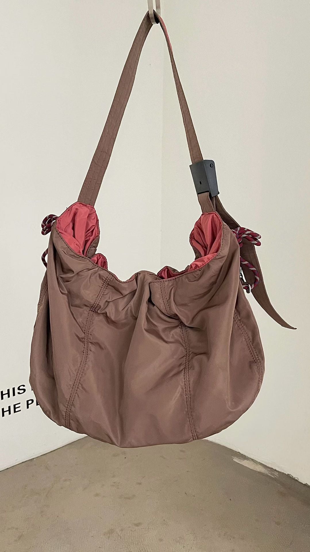 Funktionale Kordelzug-Schultertasche